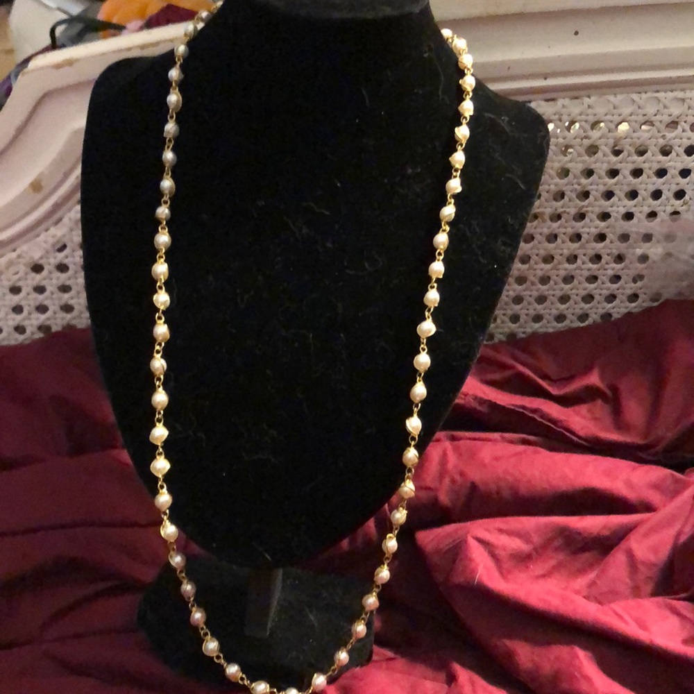 VTG Pretty Goldtone Twisty/Faux Pearl @30” Necklace